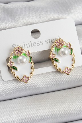 Pirinç Beyaz Mineli İnci Detaylı Sanatsal Portre Model Gold Renk Kadın Küpe Pirinç Beyaz Mineli İnci Detaylı Sanatsal Portre Model Gold Renk Kadın Küpe