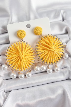 Sarı Hasır örgü Sarmal Model Sallantılı İnci Detaylı Gold Renk Kadın Küpe Sarı Hasır örgü Sarmal Model Sallantılı İnci Detaylı Gold Renk Kadın Küpe