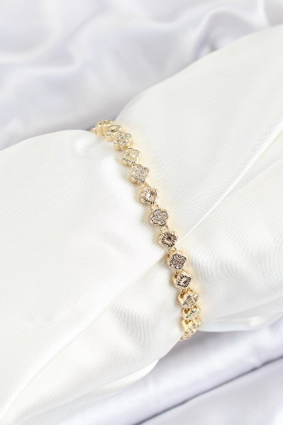 Pirinç Yonca Model Zirkon Taşlı Gold Renk Vi̇p Seri Kadın Bileklik Pirinç Yonca Model Zirkon Taşlı Gold Renk Vi̇p Seri Kadın Bileklik