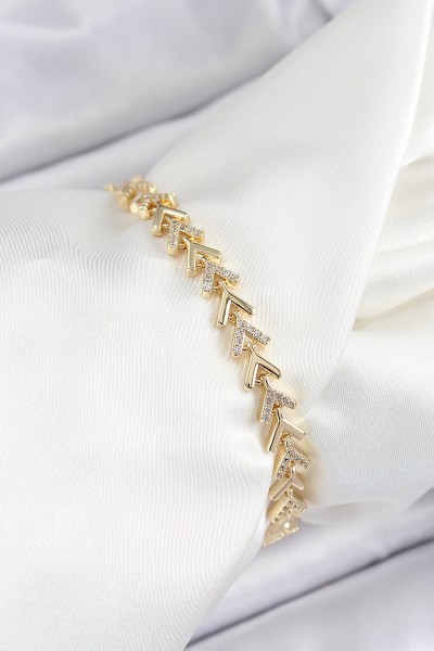 Pirinç Sıralı Ok Model Zirkon Taşlı Gold Renk Vi̇p Seri Kadın Bileklik Pirinç Sıralı Ok Model Zirkon Taşlı Gold Renk Vi̇p Seri Kadın Bileklik