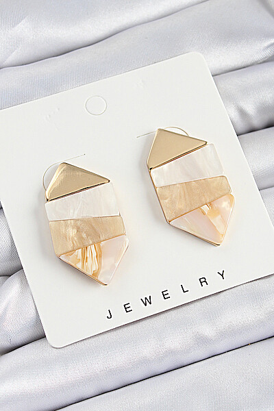 Pirinç Mermer Desenli Vintage Geometrik Model Gold Renk Kadın Küpe Pirinç Mermer Desenli Vintage Geometrik Model Gold Renk Kadın Küpe