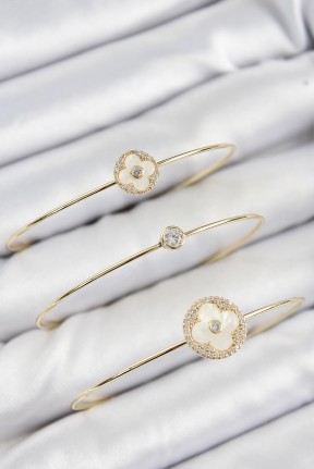 Pirinç Zirkon Taşlı Yonca Model Gold Renk Vip 3'lü Kadın Bileklik Pirinç Zirkon Taşlı Yonca Model Gold Renk Vip 3'lü Kadın Bileklik