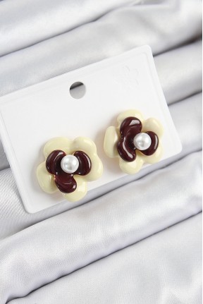 İnci Detaylı Krem Kahverengi Renk Papatya Model Kadın Küpe İnci Detaylı Krem Kahverengi Renk Papatya Model Kadın Küpe