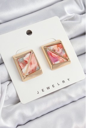 Pirinç Pembe üçgen Kesim Detaylı Kare Model Vintage Gold Renk Kadın Küpe