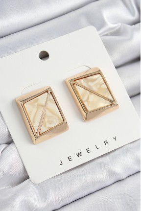 Pirinç Krem üçgen Kesim Detaylı Kare Model Vintage Gold Renk Kadın Küpe Pirinç Krem üçgen Kesim Detaylı Kare Model Vintage Gold Renk Kadın Küpe