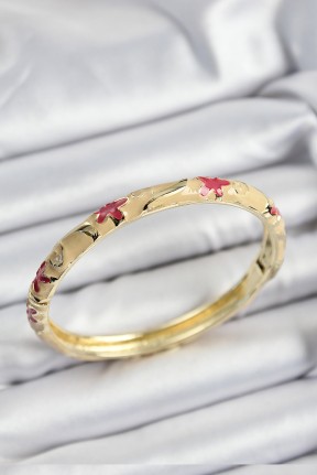 Mineli Pirinç Pembe Ve Krem çiçek Motifli Gold Renk Kadın Kelepçe Mineli Pirinç Pembe Ve Krem çiçek Motifli Gold Renk Kadın Kelepçe