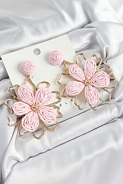 Pirinç Pembe çiçek Model Gold Renk Kadın Hasır Küpe Pirinç Pembe çiçek Model Gold Renk Kadın Hasır Küpe