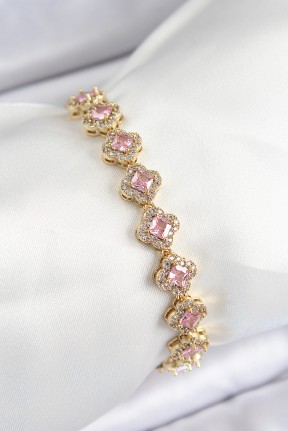 Pirinç Zirkon Taşlı Pembe Yonca Baget Model Gold Renk Vip Seri Kadın Bileklik Pirinç Zirkon Taşlı Pembe Yonca Baget Model Gold Renk Vip Seri Kadın Bileklik