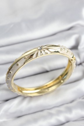 Mineli Pirinç Zirkon Taşlı Bej Desen Motifli Gold Kadın Kelepçe Mineli Pirinç Zirkon Taşlı Bej Desen Motifli Gold Kadın Kelepçe