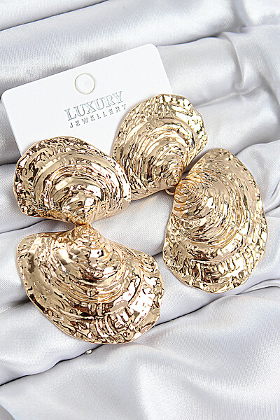 Pirinç Sallantılı Deniz Kabuğu Model Gold Renk Kadın Küpe Pirinç Sallantılı Deniz Kabuğu Model Gold Renk Kadın Küpe