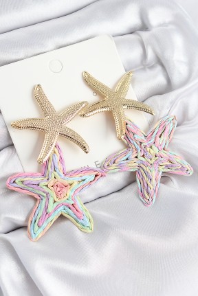 Pirinç Sallantılı Rainbow Deniz Yıldızı Model Gold Renk Hasır Küpe Pirinç Sallantılı Rainbow Deniz Yıldızı Model Gold Renk Hasır Küpe