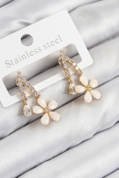 Pirinç Zirkon Taşlı Papatya Model Gold Renk Kadın Küpe Pirinç Zirkon Taşlı Papatya Model Gold Renk Kadın Küpe