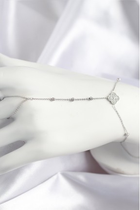 Pirinç Zirkon Taşlı Yonca Model Gümüş Renk şahmeran Pirinç Zirkon Taşlı Yonca Model Gümüş Renk şahmeran