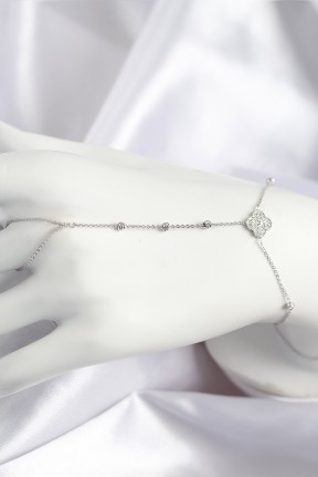 Pirinç Zirkon Taşlı Yonca Model Gümüş Renk şahmeran Pirinç Zirkon Taşlı Yonca Model Gümüş Renk şahmeran