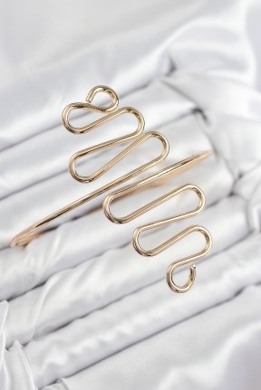 Pirinç Kıvrımlı Model Gold Renk Kadın Pazu Bileklik Pirinç Kıvrımlı Model Gold Renk Kadın Pazu Bileklik