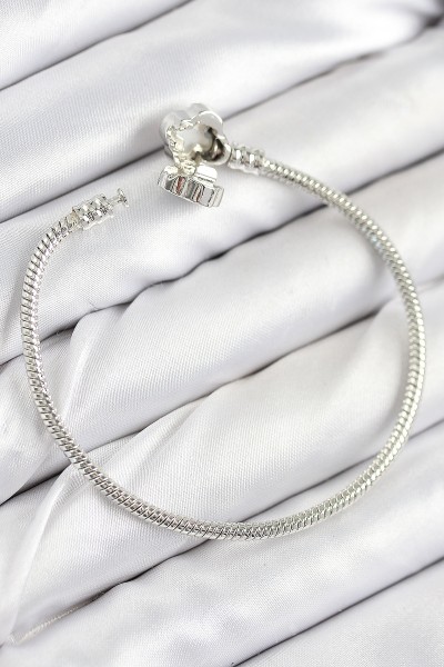 Pirinç Charm Zirkon Taşlı Yonca Model Gümüş Renk Kadın Bileklik Pirinç Charm Zirkon Taşlı Yonca Model Gümüş Renk Kadın Bileklik