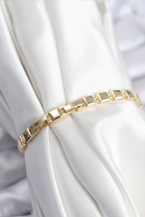 Pirinç Vip Seri Gold Renk Zirkon Taşlı Model Kadın Bileklik Pirinç Vip Seri Gold Renk Zirkon Taşlı Model Kadın Bileklik