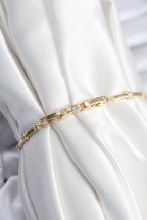 Pirinç Vip Seri Gold Renk Parçalı Model Zirkon Taşlı Kadın Bileklik Pirinç Vip Seri Gold Renk Parçalı Model Zirkon Taşlı Kadın Bileklik
