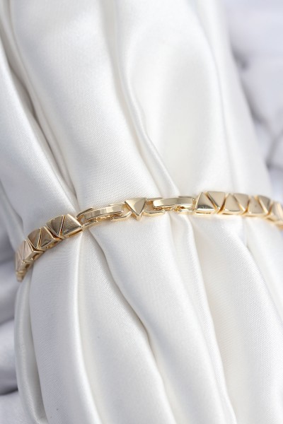 Pirinç Vip Seri Gold Renk Sıralı üçgen Model Kadın Bileklik Pirinç Vip Seri Gold Renk Sıralı üçgen Model Kadın Bileklik