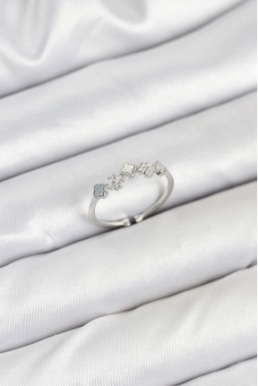 Pirinç Gümüş Renk Minimal Yonca Detaylı Kadın Yüzük