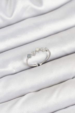 Pirinç Gümüş Renk Minimal Yonca Detaylı Kadın Yüzük