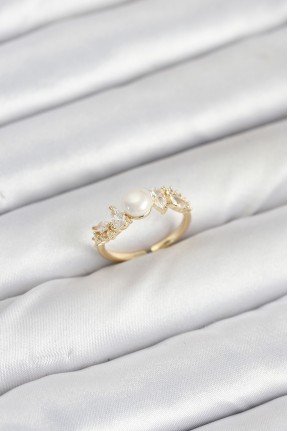 Pirinç Gold Renk Zirkon Taşlı İncili Model Kadın Yüzük Pirinç Gold Renk Zirkon Taşlı İncili Model Kadın Yüzük