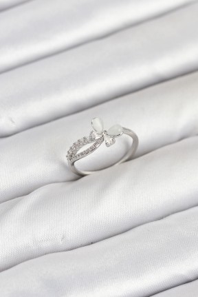 Pirinç Gümüş Renk Kelebek Zirkon Taşlı Kadın Yüzük Pirinç Gümüş Renk Kelebek Zirkon Taşlı Kadın Yüzük