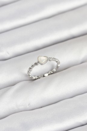 Pirinç Gümüş Renk Kalpli Model Kadın Yüzük