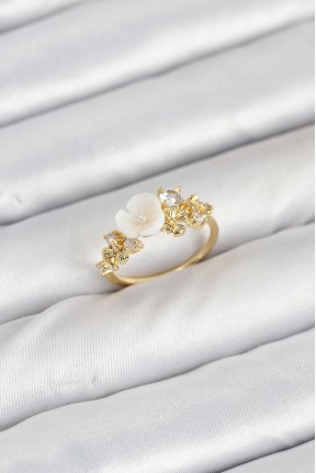 Pirinç Gold Renk çiçek Model Zirkon Taşlı Kadın Yüzük Pirinç Gold Renk çiçek Model Zirkon Taşlı Kadın Yüzük