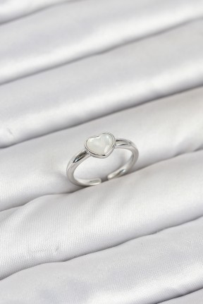 Pirinç Gümüş Renk Kalpli Kadın Yüzük