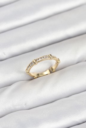 Pirinç Gold Renk Kemik Model Zirkon Taşlı Kadın Yüzük Pirinç Gold Renk Kemik Model Zirkon Taşlı Kadın Yüzük