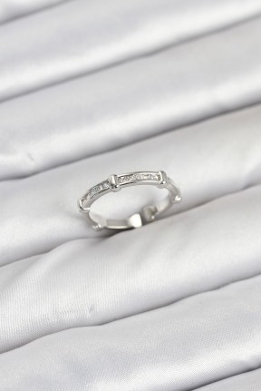 Pirinç Gümüş Renk Kemik Model Zirkon Taşlı Kadın Yüzük Pirinç Gümüş Renk Kemik Model Zirkon Taşlı Kadın Yüzük