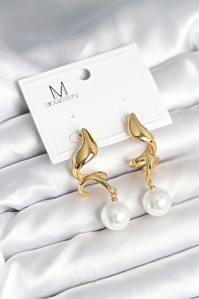 Inci Detaylı Sarmal Model Gold Renk Pirinç Kadın Küpe Inci Detaylı Sarmal Model Gold Renk Pirinç Kadın Küpe
