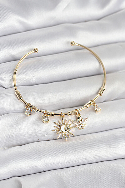 Güneş Charmlı Gold Renk Pirinç Kadın Bileklik Güneş Charmlı Gold Renk Pirinç Kadın Bileklik