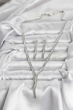 Gümüş Renk Baget Zirkon Taşlı Kadın Kolye Küpe Set Gümüş Renk Baget Zirkon Taşlı Kadın Kolye Küpe Set