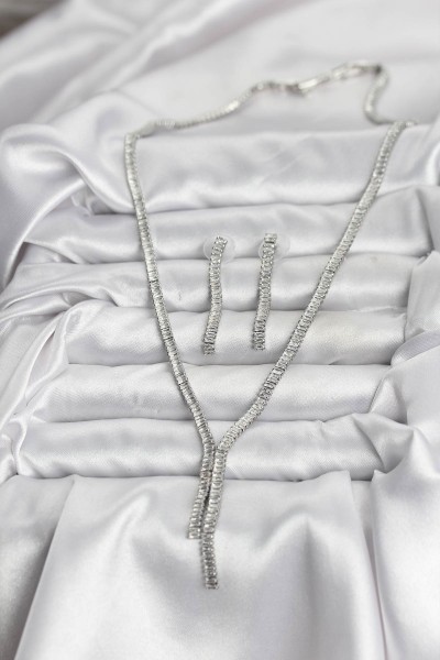 Gümüş Renk Baget Zirkon Taşlı Kadın Kolye Küpe Set Gümüş Renk Baget Zirkon Taşlı Kadın Kolye Küpe Set