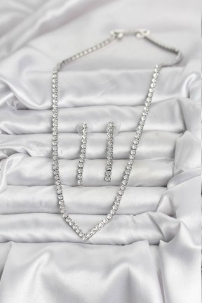 Gümüş Renk Zirkon Taşlı Kadın Kolye Küpe Seti Gümüş Renk Zirkon Taşlı Kadın Kolye Küpe Seti