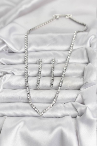 Gümüş Renk Zirkon Taşlı Kadın Kolye Küpe Seti Gümüş Renk Zirkon Taşlı Kadın Kolye Küpe Seti