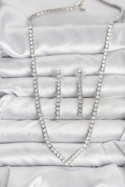 Gümüş Renk Zirkon Taşlı Kadın Kolye Küpe Seti Gümüş Renk Zirkon Taşlı Kadın Kolye Küpe Seti