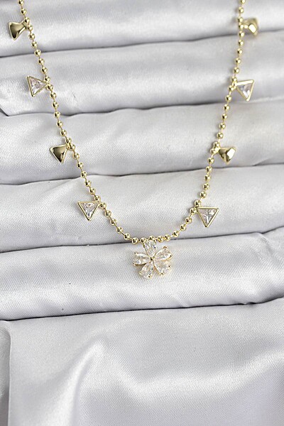 Pirinç Gold Renk Zirkon Taşlı çiçek Model Kadın Kolye Pirinç Gold Renk Zirkon Taşlı çiçek Model Kadın Kolye