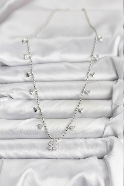 Pirinç Gümüş Renk Zirkon Taşlı çiçek Model Kadın Kolye Pirinç Gümüş Renk Zirkon Taşlı çiçek Model Kadın Kolye