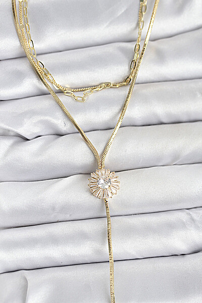 Pirinç Gold Renk Zirkon Taşlı Papatya Model Detaylı 3'lü Kombin Y Kadın Kolye