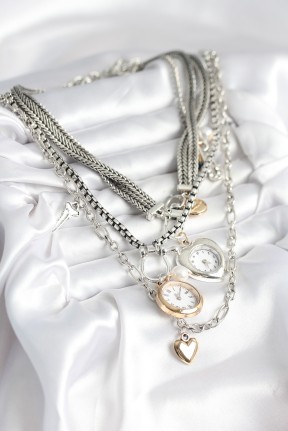 Otantik Gümüş Renk Kadın Kolye Kombini Otantik Gümüş Renk Kadın Kolye Kombini