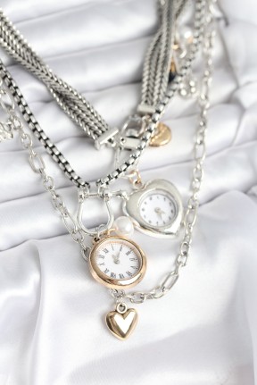 Otantik Gümüş Renk Kadın Kolye Kombini Otantik Gümüş Renk Kadın Kolye Kombini