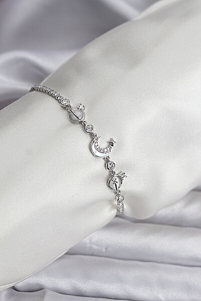 Charmlı Model Zirkon Taşlı Gümüş Renk Su Yolu Kadın Bileklik Charmlı Model Zirkon Taşlı Gümüş Renk Su Yolu Kadın Bileklik