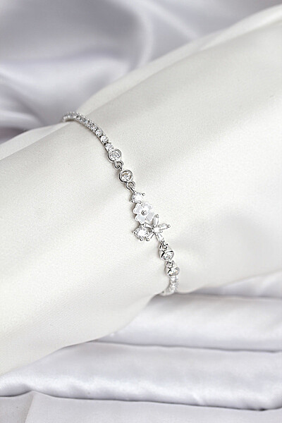 çiçekli Model Zirkon Taşlı Gümüş Renk Su Yolu Kadın Bileklik çiçekli Model Zirkon Taşlı Gümüş Renk Su Yolu Kadın Bileklik