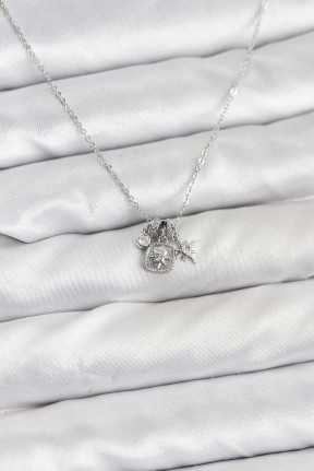 Pirinç Gümüş Renk Minimal Charmlı Kadın Kolye Pirinç Gümüş Renk Minimal Charmlı Kadın Kolye