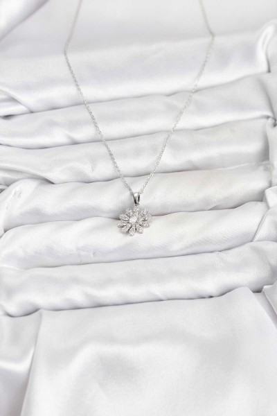 Pirinç Gümüş Renk çiçek Model Kadın Kolye