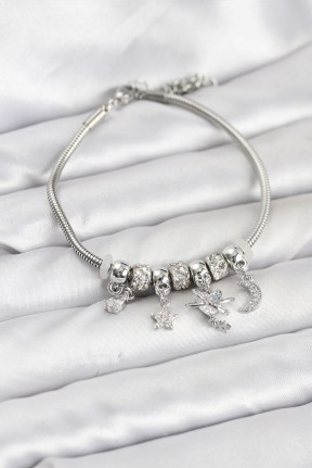 Pirinç Gümüş Renk Kalpli Model Charmlı Kadın Bileklik