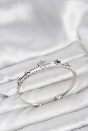 Yıldız Model Gümüş Renk Pirinç Kadın Bileklik